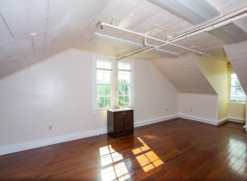 More Photos Of 245 Intendencia St, Pensacola Office Residential For Sale