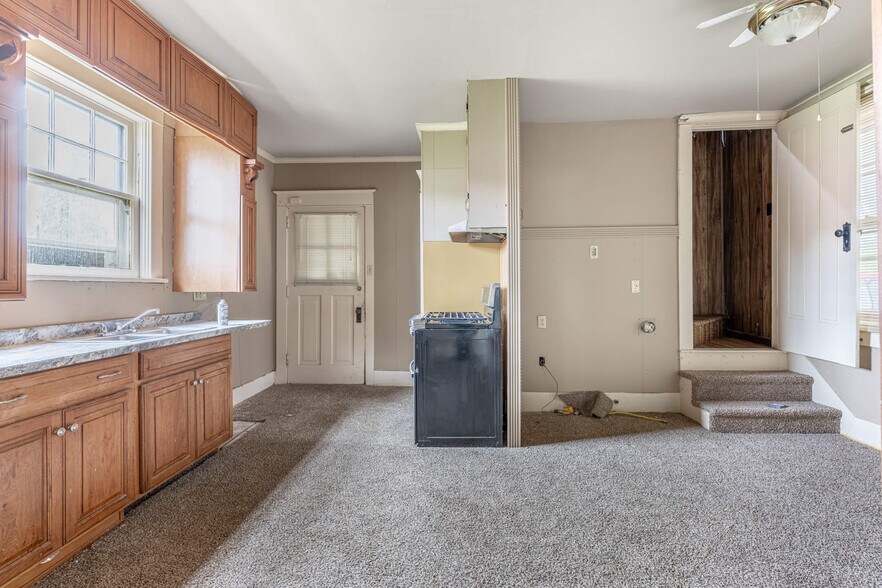 More Photos Of 405 E Spring St, Saint Marys Office Residential For Sale