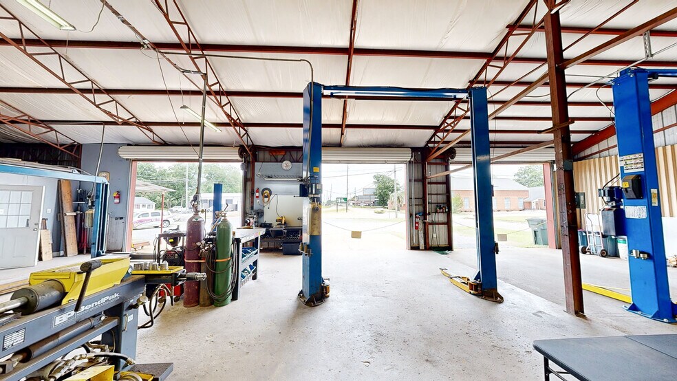 More Photos Of 716 S Main St, Enterprise Auto Repair For Sale