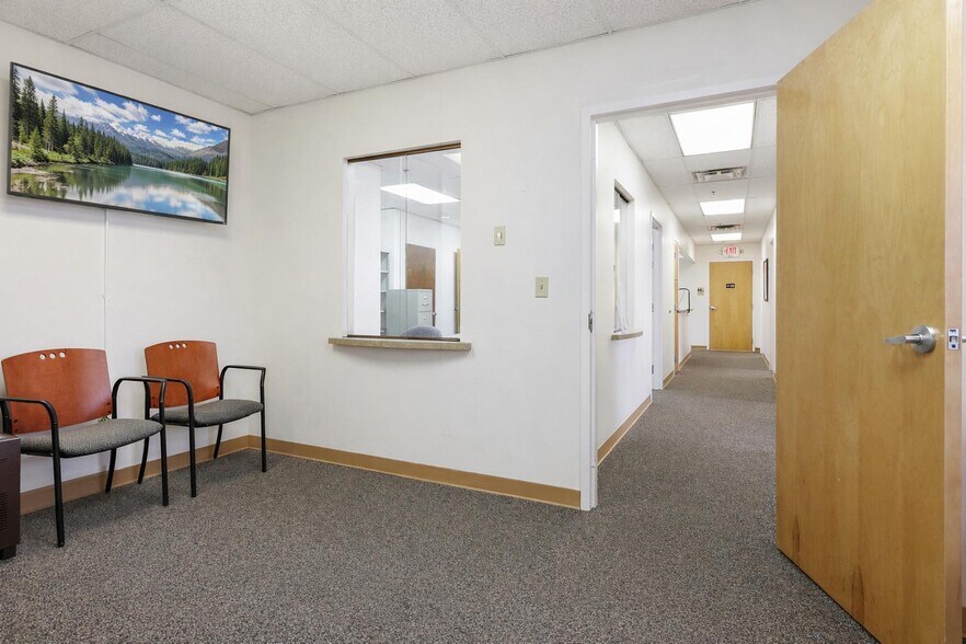 More Photos Of 50 Franklin Ln, Manalapan Township Office For Lease