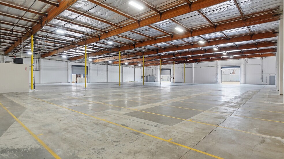 More Photos Of 8929 Oso Ave, Chatsworth Manufacturing For Lease