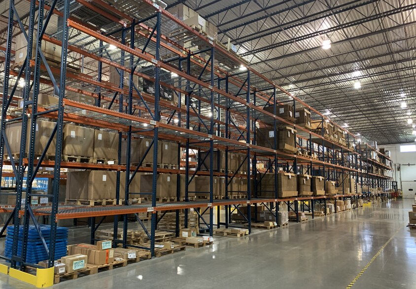 More Photos Of 5705 Centerpoint Ct, Gurnee Warehouse For Lease