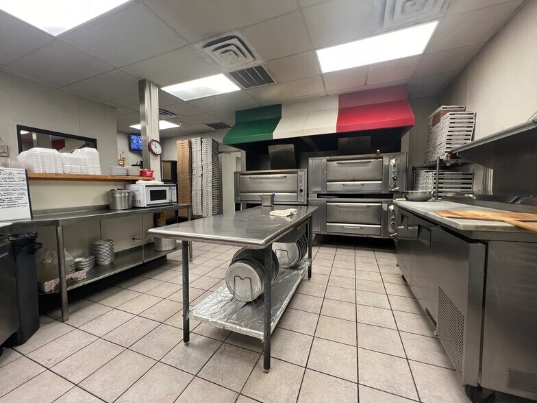 More Photos Of 2520 George Washington Memorial Hwy, Hayes Restaurant For Sale