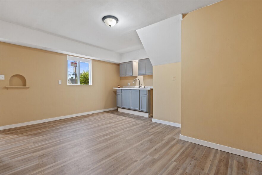 More Photos Of 1322 W Concordia Ave, Milwaukee Multifamily For Sale