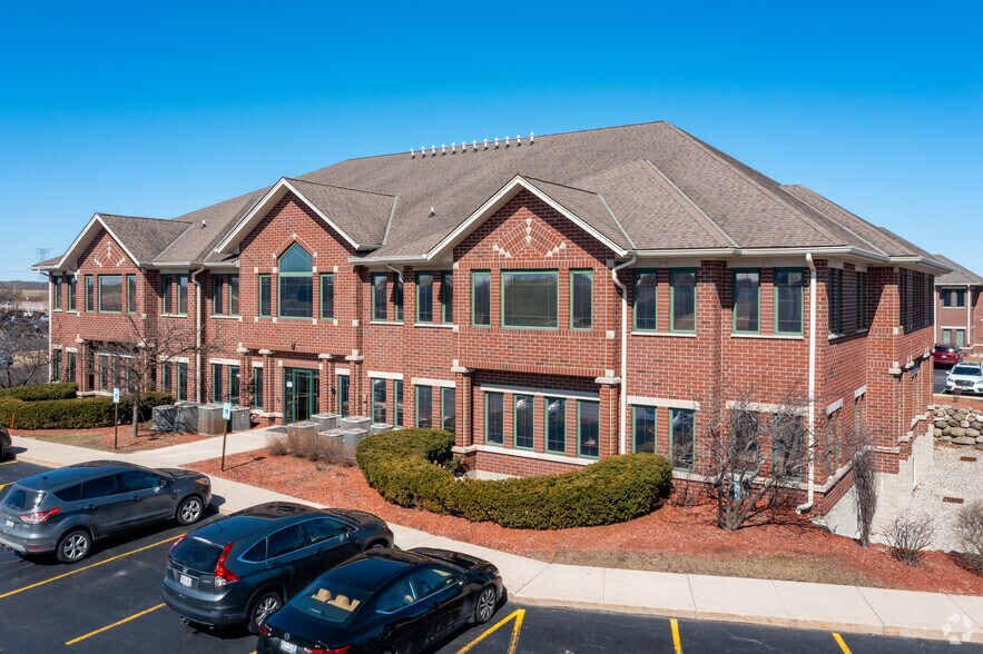 More Photos Of 19395 W Capitol Dr, Brookfield Office For Sale
