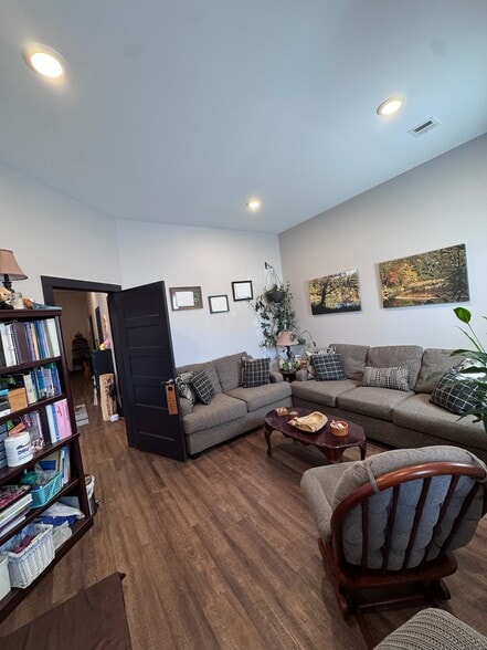 More Photos Of 2693 Townsend Ct, Clarksville Medical For Lease