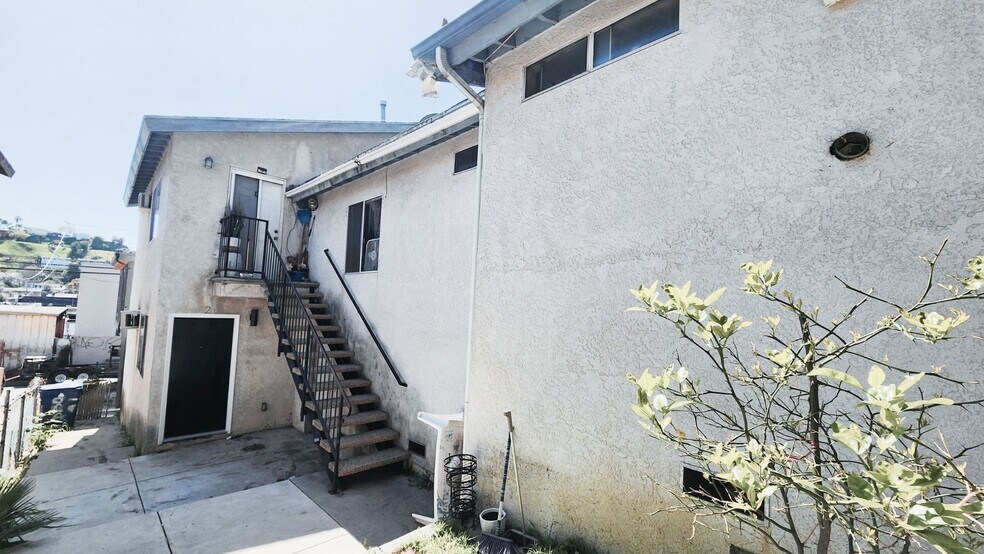 More Photos Of 5150 Ithaca Ave, Los Angeles Multifamily For Sale