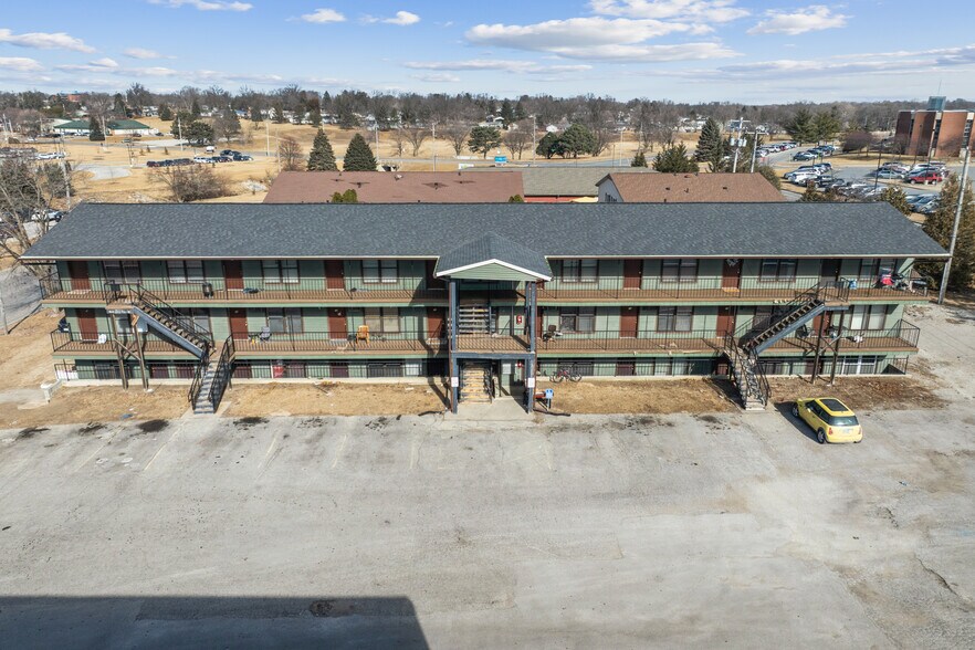 More Photos Of 3719 W 9th St, Waterloo Apartments For Sale