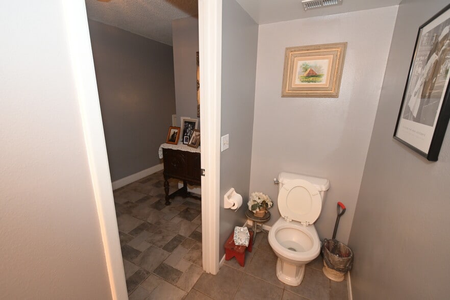 More Photos Of 2101 S Goldenrod Rd, Orlando Storefront For Sale