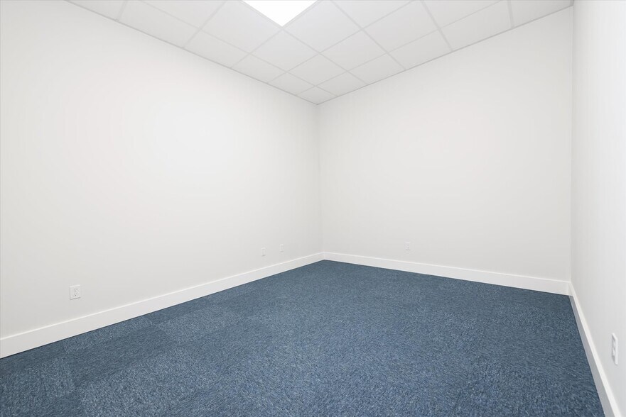 More Photos Of 14547 Lake Business Dr, Conroe Medical For Sale