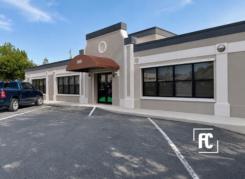Primary Photo Of 310 SW Ocean Blvd, Stuart Medical For Sale
