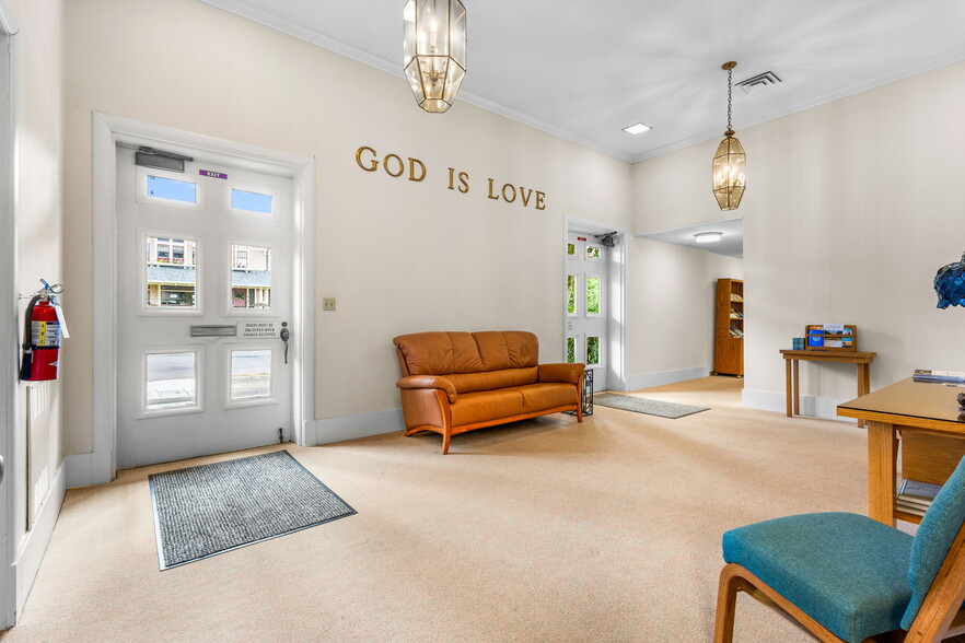 More Photos Of 537 7th Ave SW, Albany Religious Facility For Sale