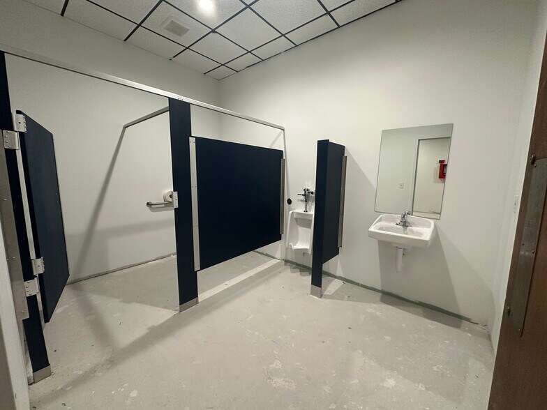 More Photos Of 1323 O St, Lincoln Bar For Lease