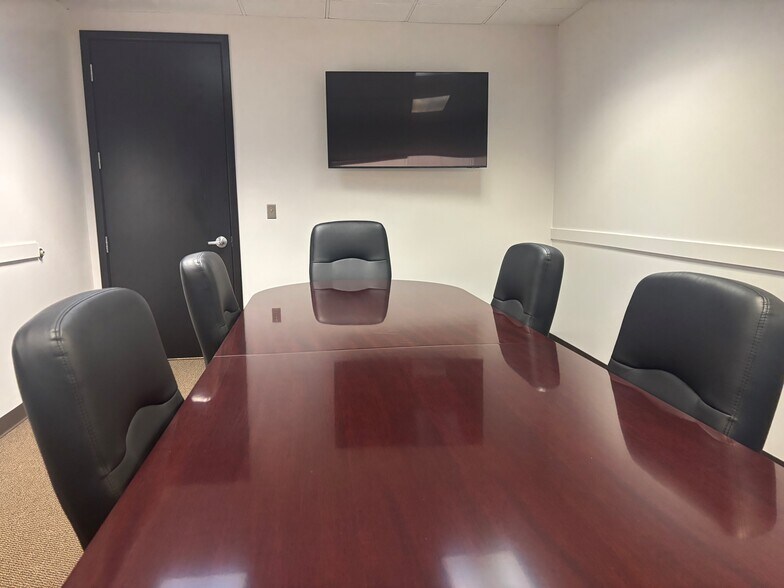 More Photos Of 901 Tower Dr, Troy Office For Lease