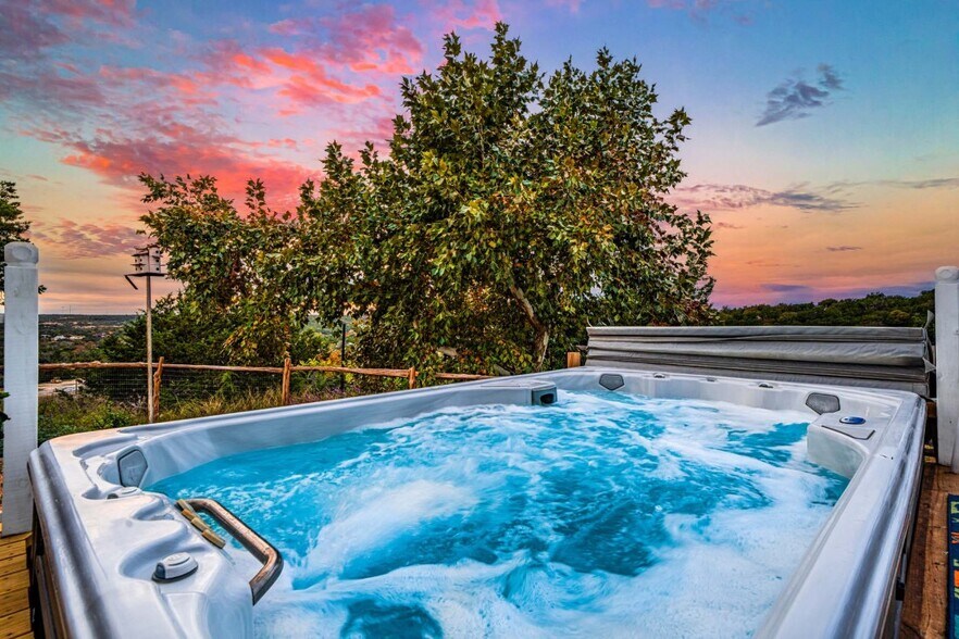 More Photos Of 208 Valley View Dr, Kerrville Lodge Meeting Hall For Sale