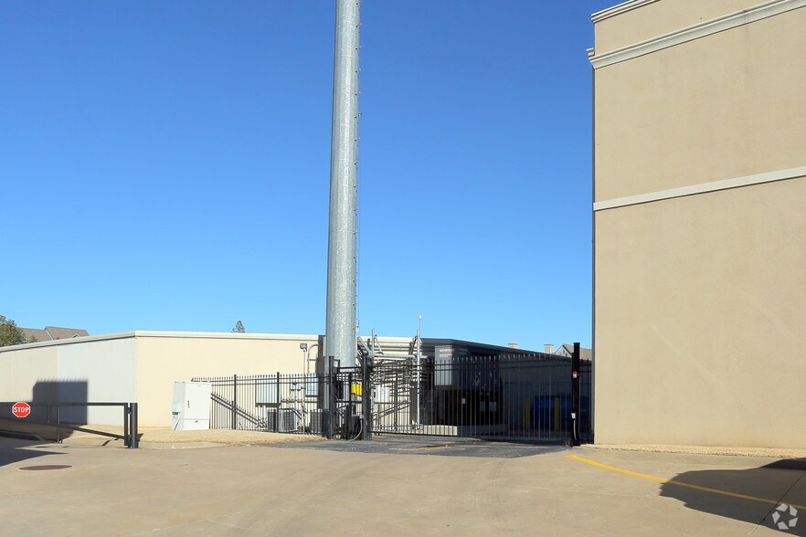 More Photos Of 8303 E 81st St, Tulsa Unknown For Lease