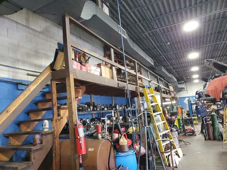 More Photos Of 1406 N Milwaukee Ave, Libertyville Auto Repair For Sale