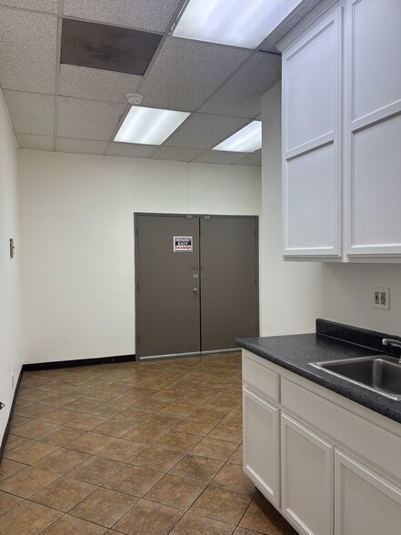More Photos Of 312 N Gaffey St, San Pedro Freestanding For Lease