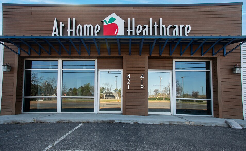 More Photos Of 415 Beckham Ave, Tyler Storefront For Sale