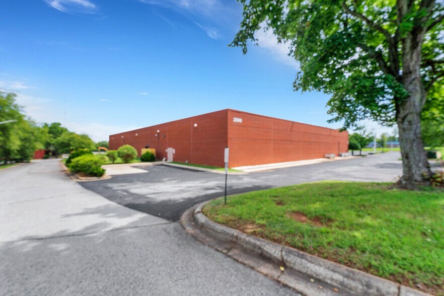 More Photos Of 2080 Brentwood St, High Point Office For Lease