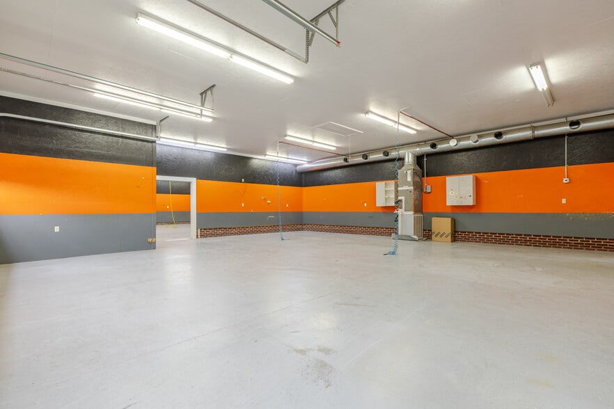 More Photos Of 201 Spratt St, Fort Mill Light Distribution For Lease