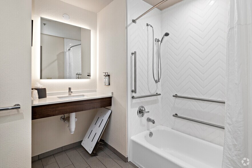 More Photos Of 3630 Springhill Memorial Dr S, Mobile Hotel For Sale