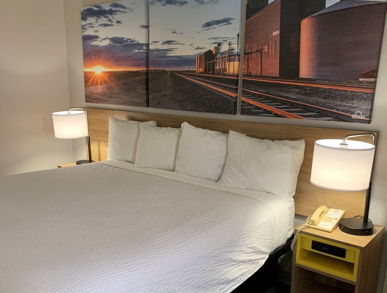 More Photos Of 519 Crook St, Custer Hotel For Sale