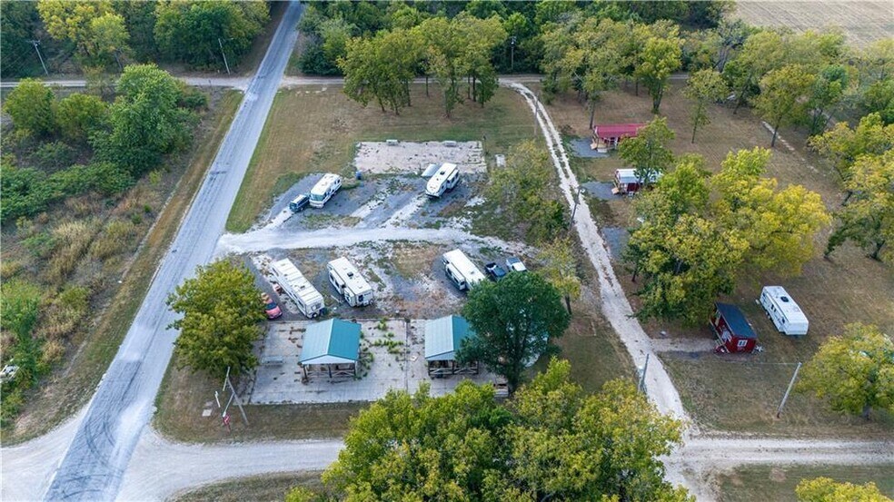 More Photos Of 74 2nd St, Moran Trailer Camper Park For Sale