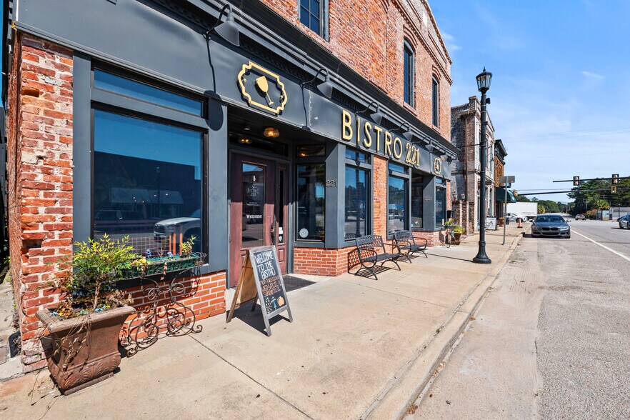 More Photos Of 219-221 N Parler Ave, Saint George Restaurant For Sale