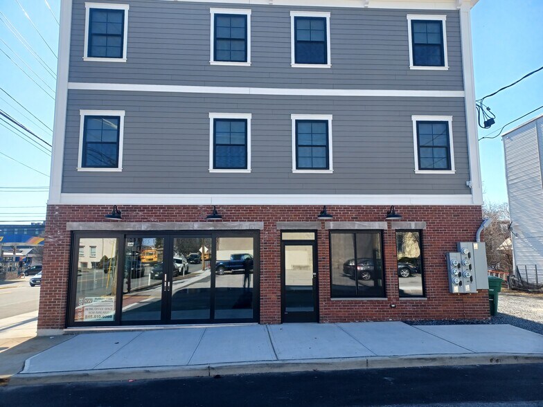 More Photos Of 90 Greenwich Ave, Goshen Storefront Retail Office For Lease