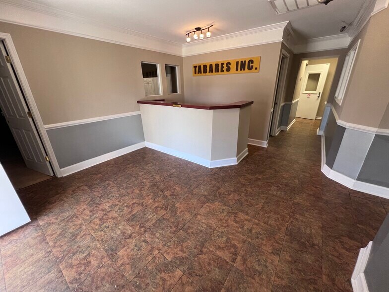 More Photos Of 3 Base St, West Columbia Flex For Lease
