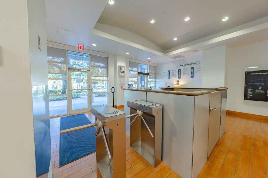More Photos Of 2965 West Corporate Lakes Blvd, Weston Manufacturing For Lease
