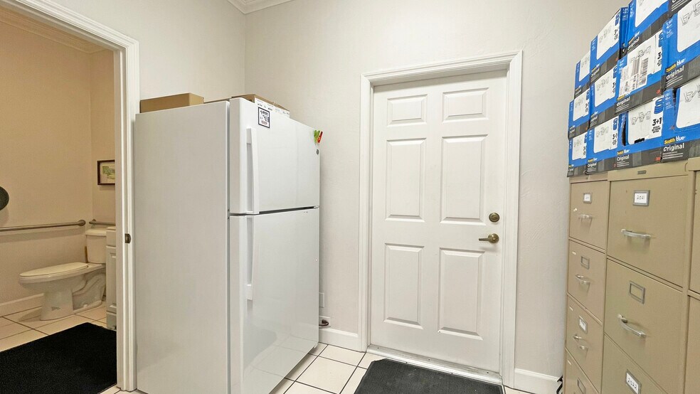 More Photos Of 1116 SE 12th Ct, Cape Coral Flex For Sale