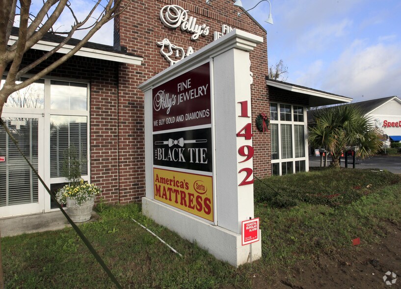 More Photos Of 1492 N Us-17 Hwy, Mount Pleasant Veterinarian Kennel For Lease