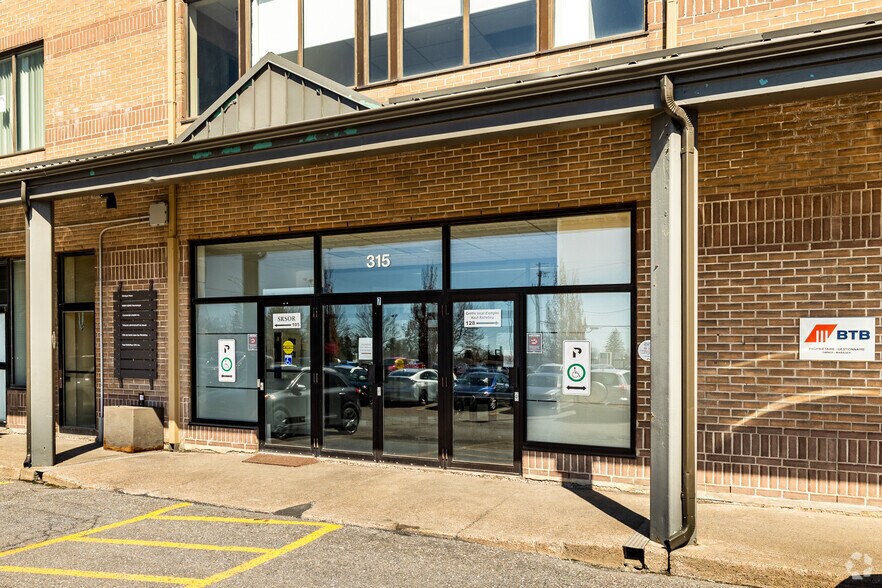 More Photos Of 315 Rue Macdonald, St-Jean Office For Lease