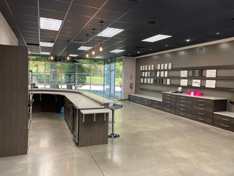 More Photos Of 4120 Turtle Creek Ln, Charlotte Warehouse For Lease