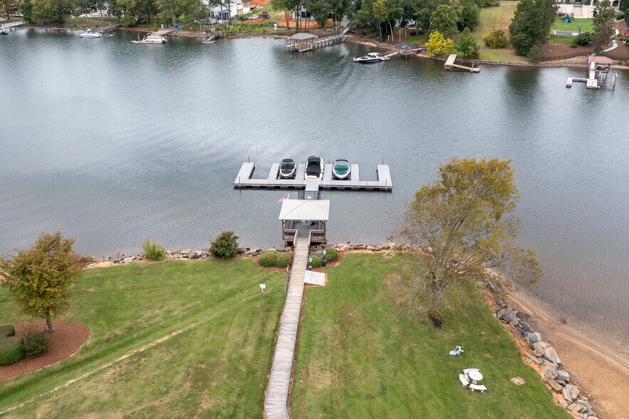 More Photos Of 8210 Village Harbor Dr, Cornelius Loft Creative Space For Sale