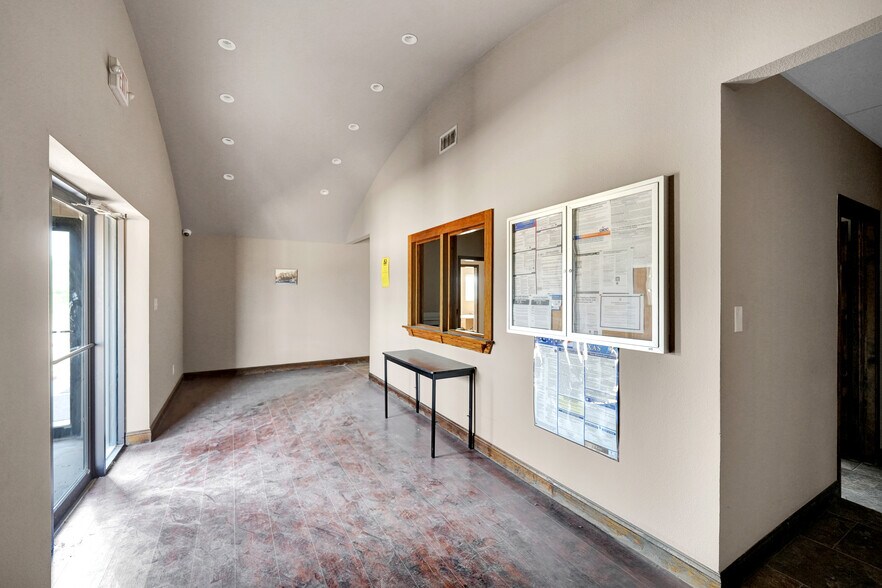 More Photos Of 2451 W Murphy St, Odessa Warehouse For Sale