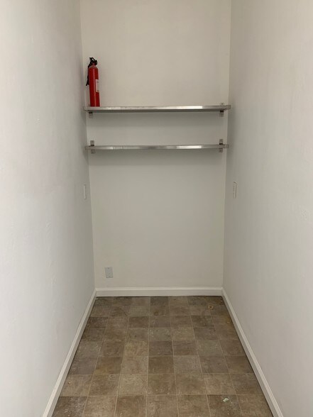 More Photos Of 936-938 S Amphlett Blvd, San Mateo Warehouse For Lease