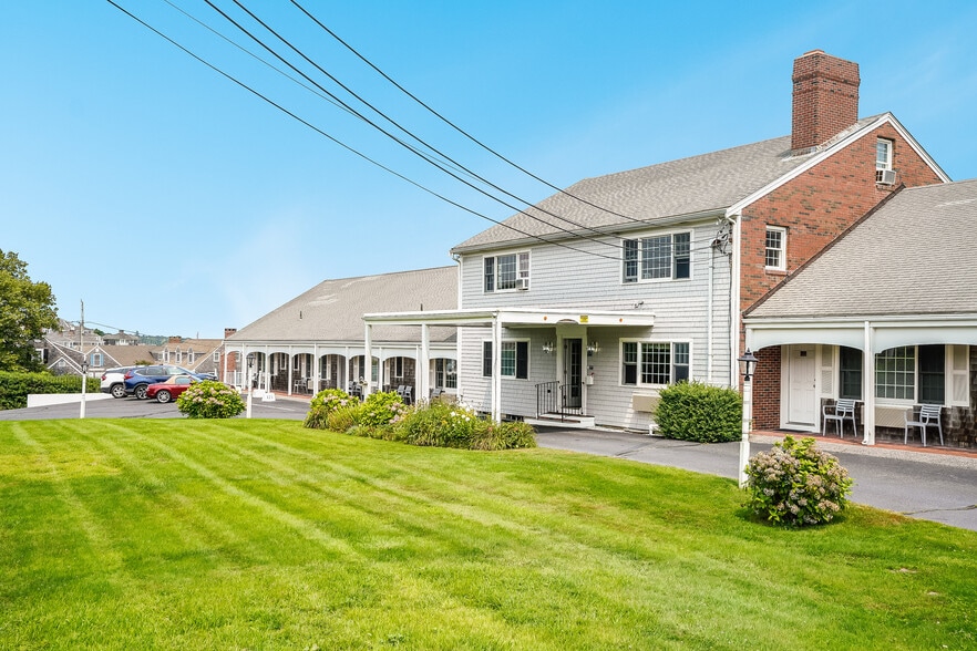 More Photos Of 196 Shore Rd, Chatham Hotel For Sale