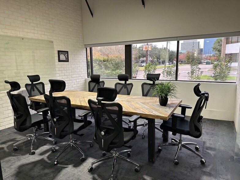 More Photos Of 10595 Westoffice Dr, Houston Light Distribution For Sale