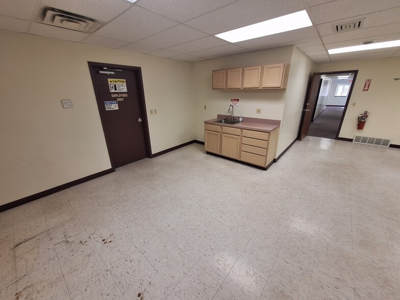 More Photos Of 909 34th St N, Fargo Warehouse For Lease