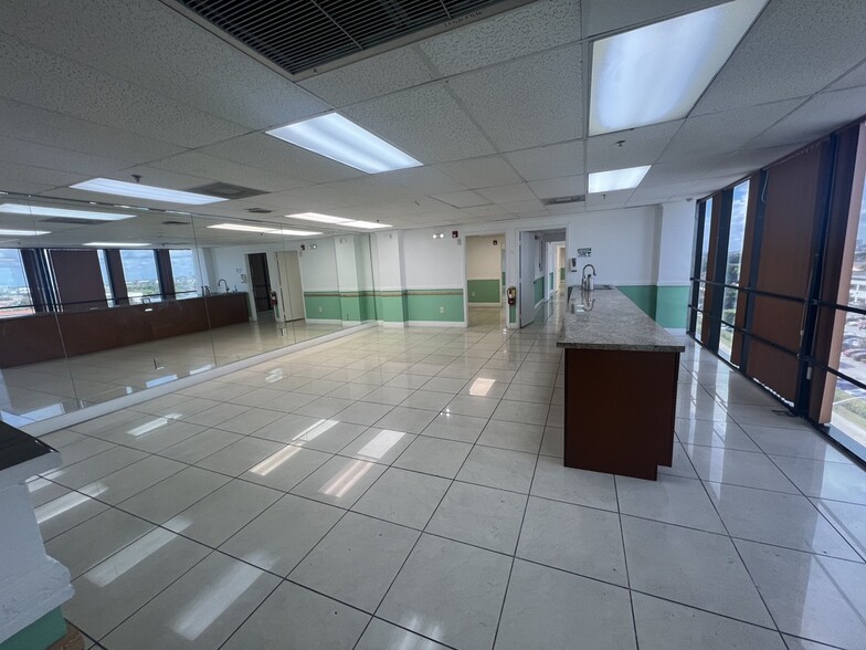 More Photos Of 4445 W 16th Ave, Hialeah Office Residential For Lease