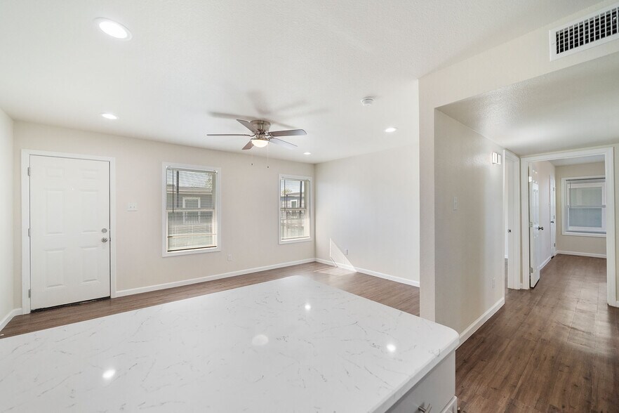 More Photos Of 6403 Sloan St, Houston Apartments For Sale