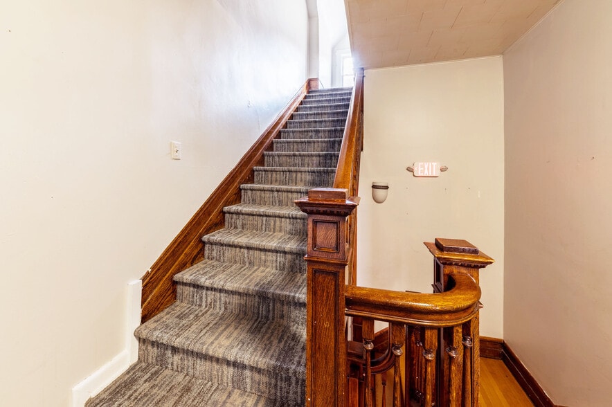 More Photos Of 1493 University Ave, Morgantown Sorority Fraternity House For Sale