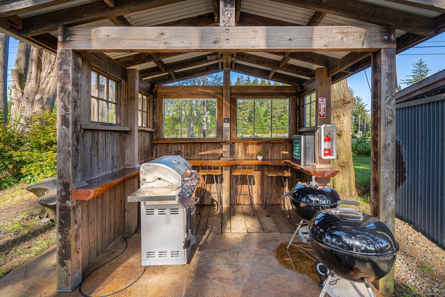 More Photos Of 1175 2nd St SE, Bandon Hotel For Sale