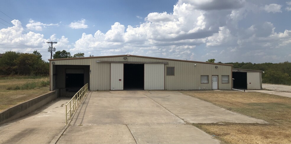 Primary Photo Of 1000 Ferguson Rd, Corsicana Warehouse For Sale