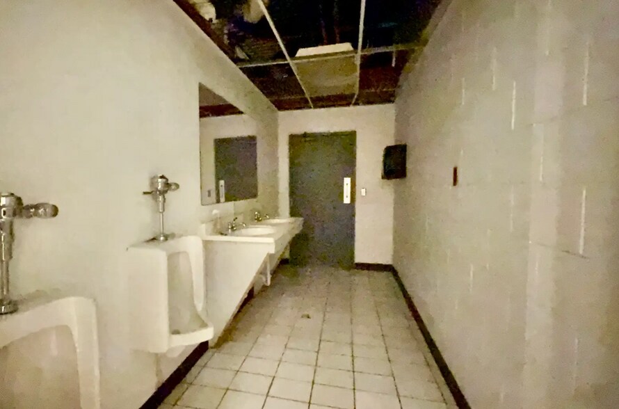 More Photos Of 1819 W Willow St, Lansing Religious Facility For Sale