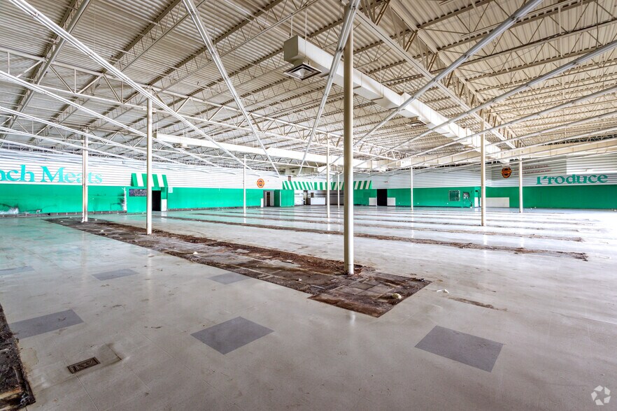 More Photos Of 3027-3035 Centennial Blvd, Claremont Storefront For Lease