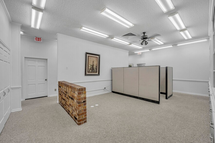 More Photos Of 721 W Abram St, Arlington Medical For Lease